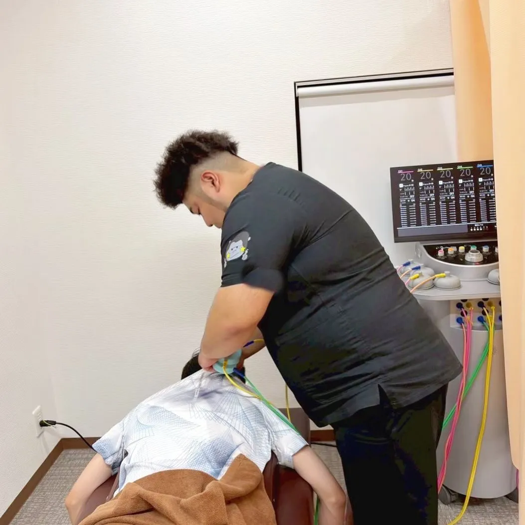 背中のコリや痛みでお悩みですか??